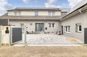 Eingangstor - 7 Zimmer Mehrfamilienhaus, Wohnhaus in Durmersheim