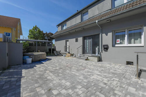 Hauseingang/ Hof - 