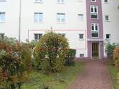 Ansicht Nord - Renovierungsbedürftige 2-Zimmer-ETW mit PKW-Stellplatz