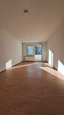 Wohnzimmer mit Balkon (Beispiel) - 