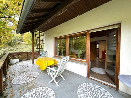 Der große, überdachte Balkon … - 