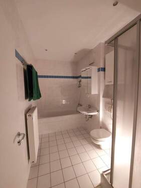 Bad - 2 Zimmer Etagenwohnung zur Miete in Gera