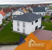 Modernes Niedrigenergiehaus mit Doppelgarage - hochwertige Bauweise & zeitgemäßer Wohnkomfort - Wachenroth