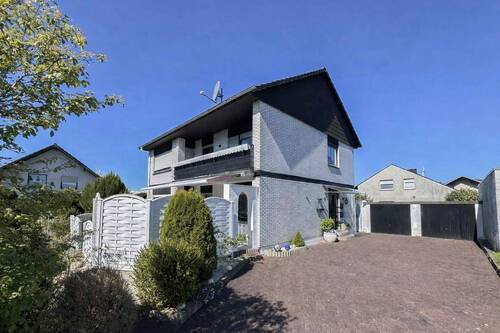 Einfahrt - 8 Zimmer Mehrfamilienhaus, Wohnhaus zum Kaufen in Ense