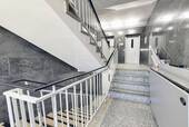 Treppenhaus mit zwei Aufzügen - Büro zur Miete in Duisburg