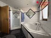 Badezimmer im Dachgeschoss - 