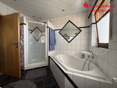 Badezimmer im Dachgeschoss - 