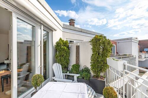 Dachterrasse - Frisch renoviert mit Dachterrasse, Kamin und Aufzug