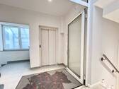 Hausflur + Fahrstuhl - 
