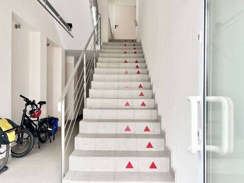 Hauseingang + Treppenhaus - 2 Zimmer Etagenwohnung zur Miete in Lemgo