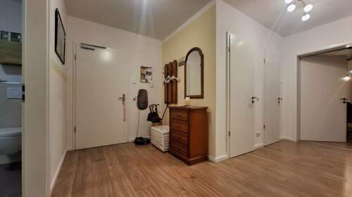 Flur - 3 Zimmer Etagenwohnung in Wöllstadt