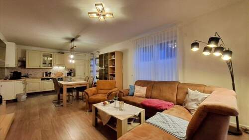 Wohn- und Esszimmer - Etagenwohnung mit 89,00 m&sup2; in Wöllstadt zum Kaufen