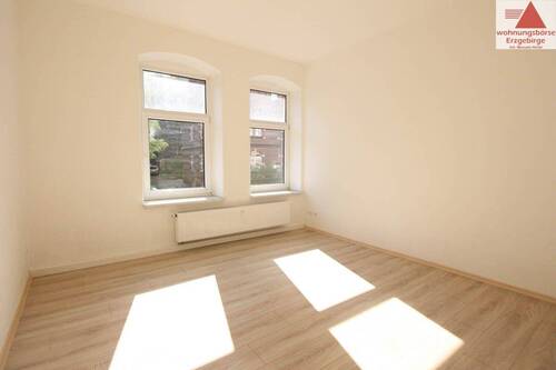 Wohnzimmer.jpg - Schicke 4-Raum-Wohnung zentrumsnah in Aue