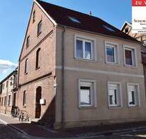 Mehrfamilienhaus mit 2 freien Wohnungen, zentrale Wohnlage und Ausbaupotenzial - Gnoien