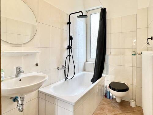 OG Bad mit Badewanne - 