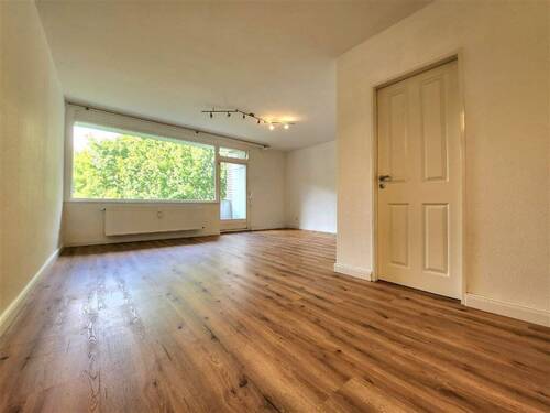 Wohnzimmer mit Blick ins Grüne - 