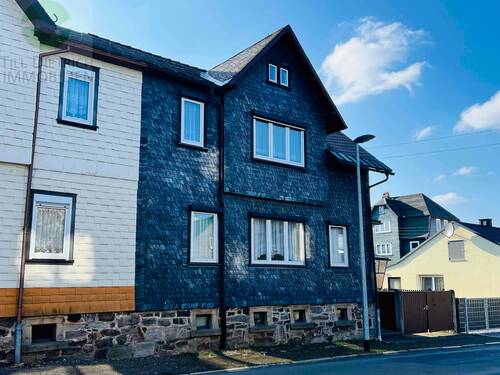 Ansicht vorn - 9 Zimmer Einfamilienhaus zum Kaufen in Großbreitenbach