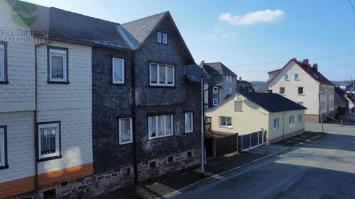 Ansicht vorn - 9 Zimmer Einfamilienhaus in Großbreitenbach