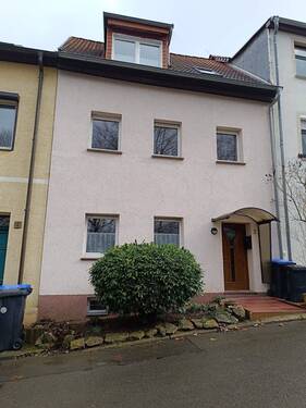 Hauptansicht - Saniertes Reihenmittelhaus in bester Lage von Eisleben