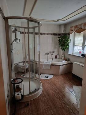 Bad - Mehrfamilienhaus, Wohnhaus mit 120,00 m² in Eisleben zum Kaufen