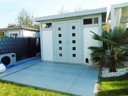 Gartenhaus mit Terrasse.jpg - 