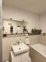 Beispiel Bad mit Wanne - 4 Zimmer Etagenwohnung zur Miete in Fürth