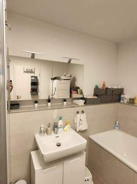 Beispiel Bad mit Wanne - 4 Zimmer Etagenwohnung zur Miete in Fürth