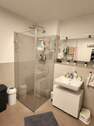 Beispiel Bad mit bodentiefer Dusche - 4 Zimmer Etagenwohnung in Fürth