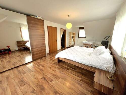 Schlafzimmer mit Ankleidezimmer - 