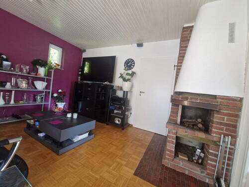 Wohnzimmer mit offenem Kamin - 
