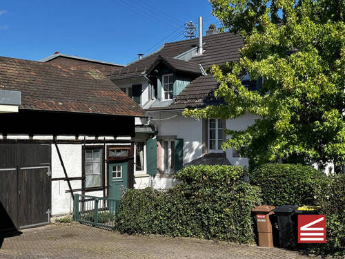 kleine Scheuer mit Garage - 9 Zimmer Einfamilienhaus zum Kaufen in Baden-Baden