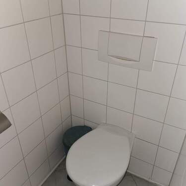 WC - 2 Zimmer Büro in Stadtroda