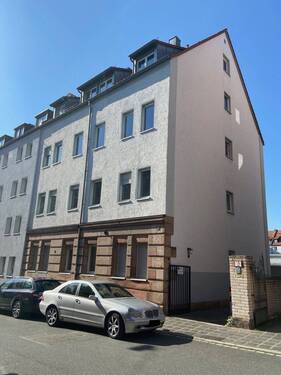 Hausansicht - Studenten willkommen: 5-Zimmer Wohnung als WG in zentraler und ruhiger Lage, nähe Rathenauplatz