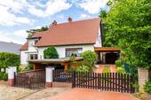 Straßenansicht - Zweifamilienhaus mit zusätzlicher Einliegerwohnung