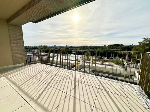 große Loggia mit herrlichem Blick - 4 Zimmer Etagenwohnung zur Miete in Dresden