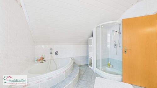 Badewanne und Dusche - 