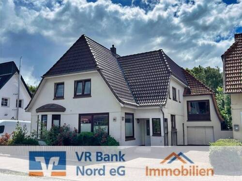 Frontansicht - Potenzialobjekt: Mehrfamilienhaus mit freier Wohnung im Herzen von Sörup