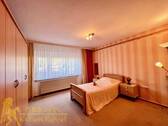 EG: Schlafzimmer - 