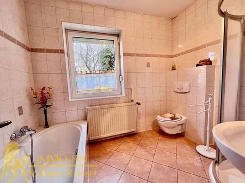 EG: Tageslichtbad mit BW und DU - 
