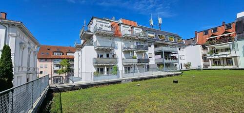 Hausansicht / Wohnung rechts - Möbliertes 2 Zimmer Apartment - Freiburg Günterstalstr. 45