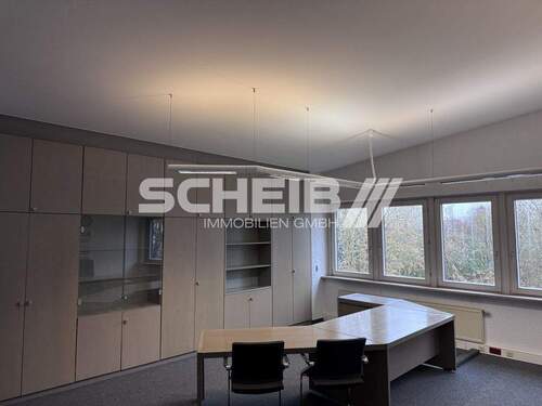 teilweise mit Einbauschränken - 