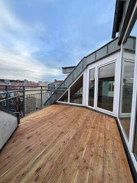 Terrasse_neben_Küche - helles Dachdgeschoss im ruhigen Seitenflügel mit 2 Terrassen und Wintergarten