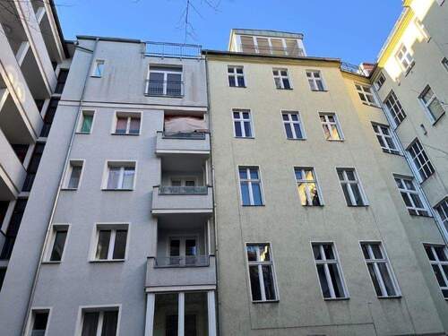 Hausansicht_hinten - 5 Zimmer Etagenwohnung in Berlin