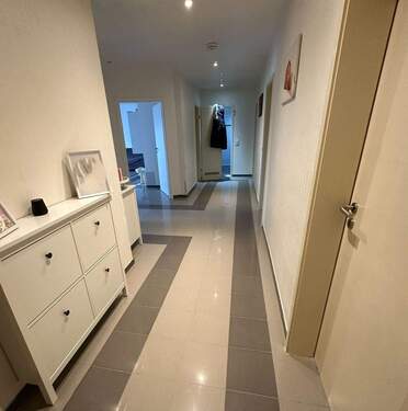 Flur - 4 Zimmer Etagenwohnung zum Kaufen in Offenbach am Main