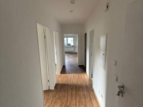 Flur (2).JPG - 4 Zimmer Terrassenwohnung in Paderborn