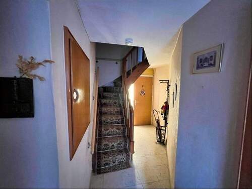 Flur / Treppenhaus - Einfamilienhaus mit 128,00 m&sup2; in Bitburg zum Kaufen