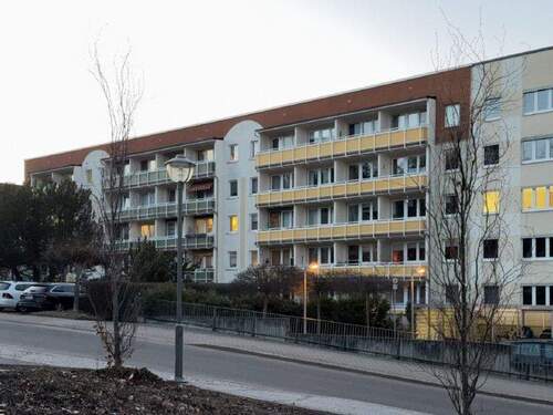 Gebäude von Süden - Wohnen in der City von Gotha - 79.000,00&nbsp;EUR Kaufpreis, ca.&nbsp; 73,90&nbsp;m&sup2;&nbsp;Wohnfl&auml;che