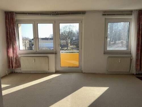 Wohnzimmer - Etagenwohnung mit 73,90 m&sup2; in Gotha zum Kaufen
