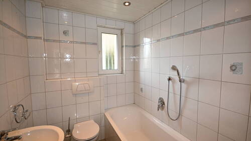 Zeitloses Bad im Erdgeschoss - 