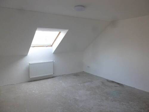 Wohnzimmer a - 2 Zimmer Etagenwohnung zur Miete in Oberhausen